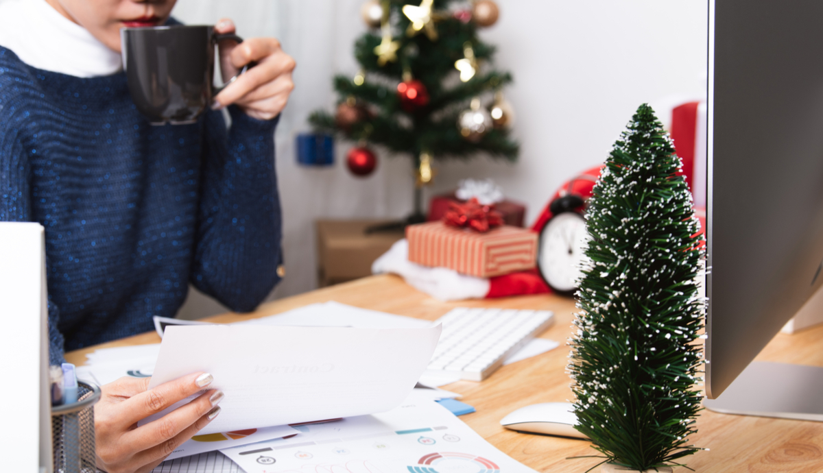 5 Instagram-Worthy Ways to Decorate Your Office for the Holidays